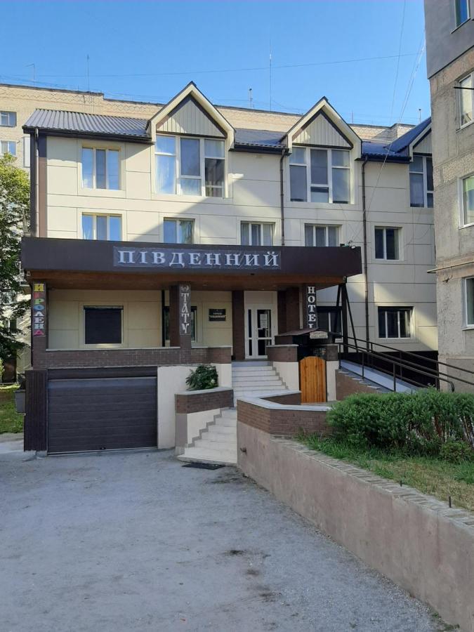 Hotel Pivdennyi Olekszandrija Kültér fotó